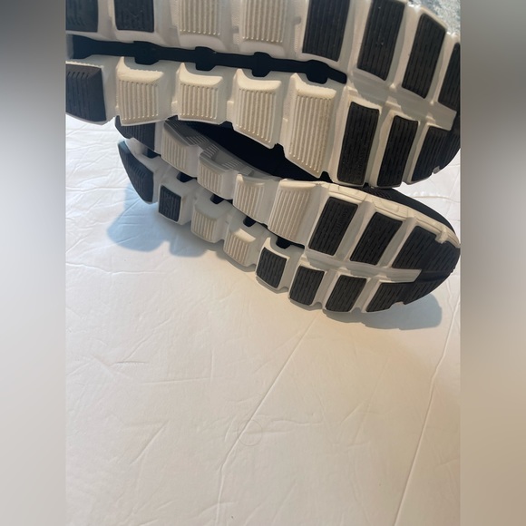 NEW ON CLOUD 5 RUNNING SNEAKERS BLACK/WHITE - Picture 7 of 8